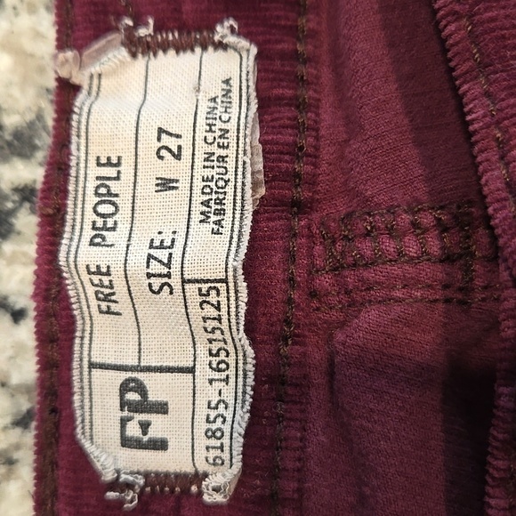 FREE PEOPLE BURGUNDY CORDUROY BUTTON FLY ANKLE/CROPPED SKINNY JEANS. SIZE 27. - Picture 3 of 7